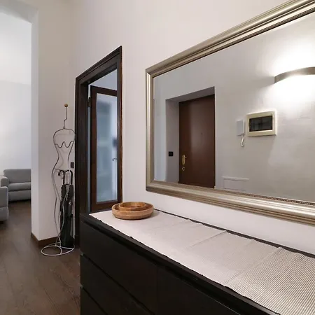 Elegant In Porta Romana - Tiraboschi Milan
